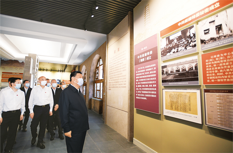 2021年9月13日至14日，中共中央總書記、國家主席、中央軍委主席習近平在陜西省榆林市考察。這是14日上午，習近平在中共綏德地委舊址考察。 新華社記者 李學仁/攝
